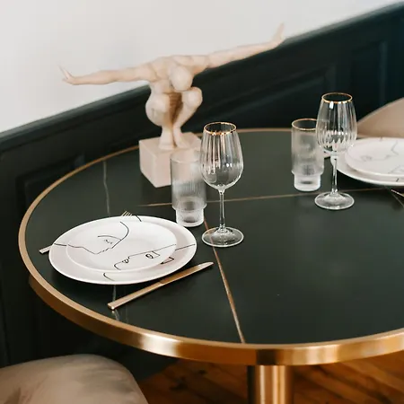 Le Mademoiselle Apartment *